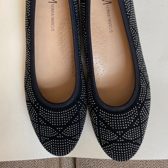Neiman Marcus Women’s Shoe …Black with round studs - Picture 1 of 5